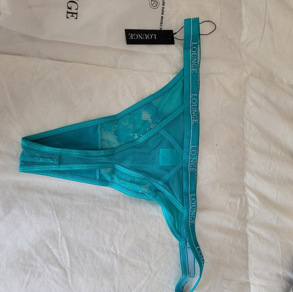 Lounge bra and thong set - Picture 7 of 7